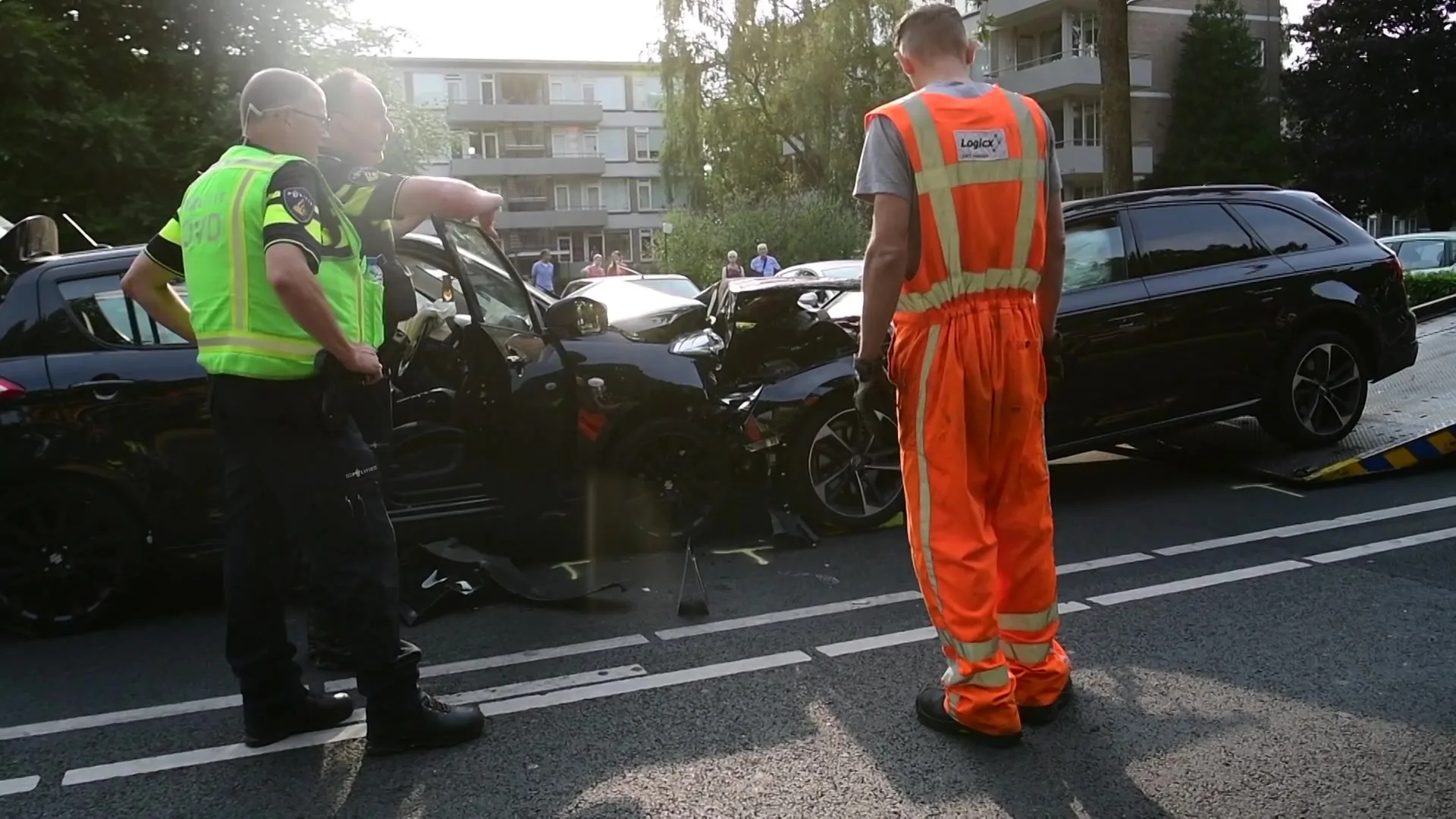 Twee kinderen zwaargewond na frontale botsing