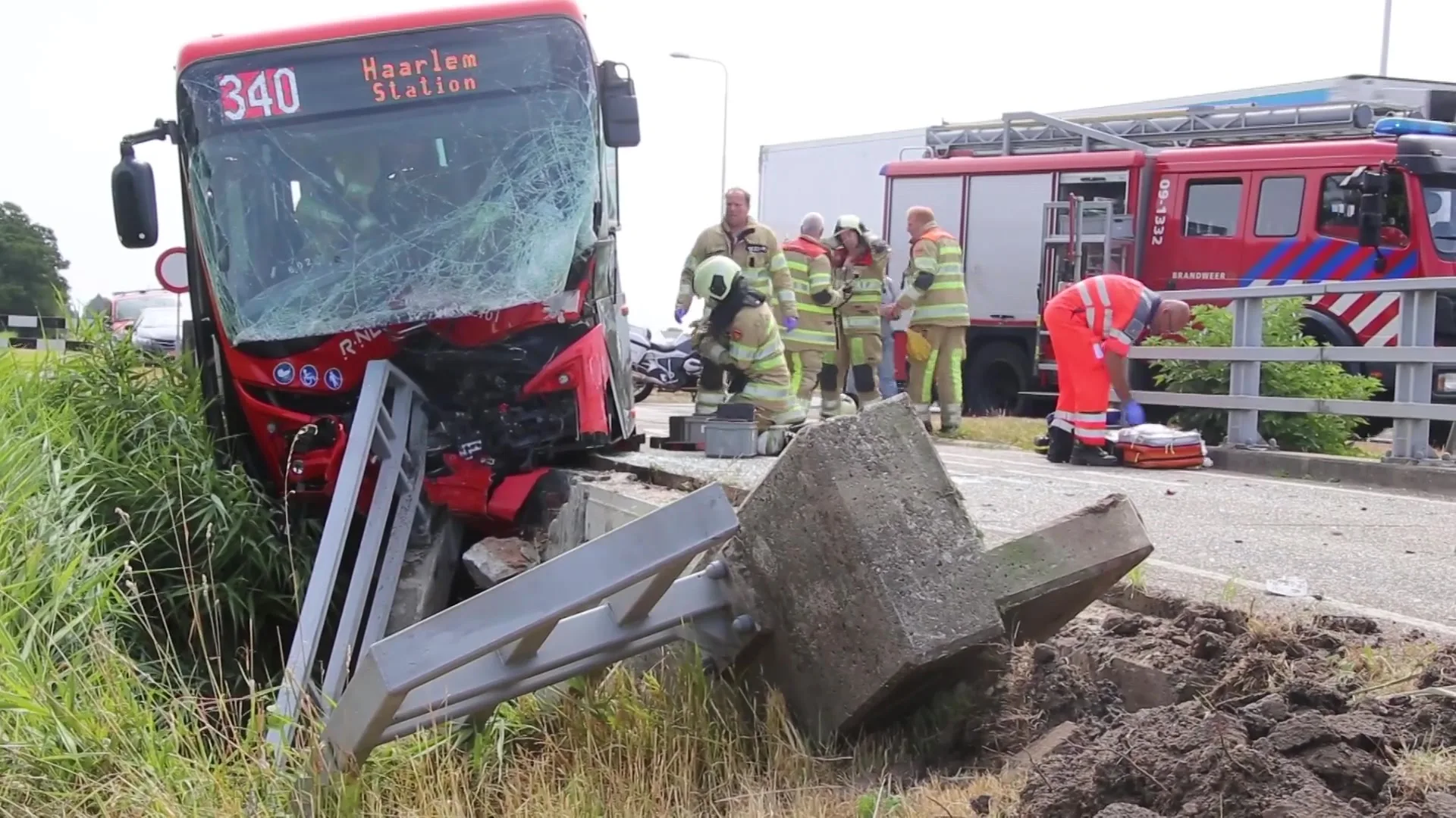 Gewonde bij botsing lijnbus en bestelbus Mijdrecht