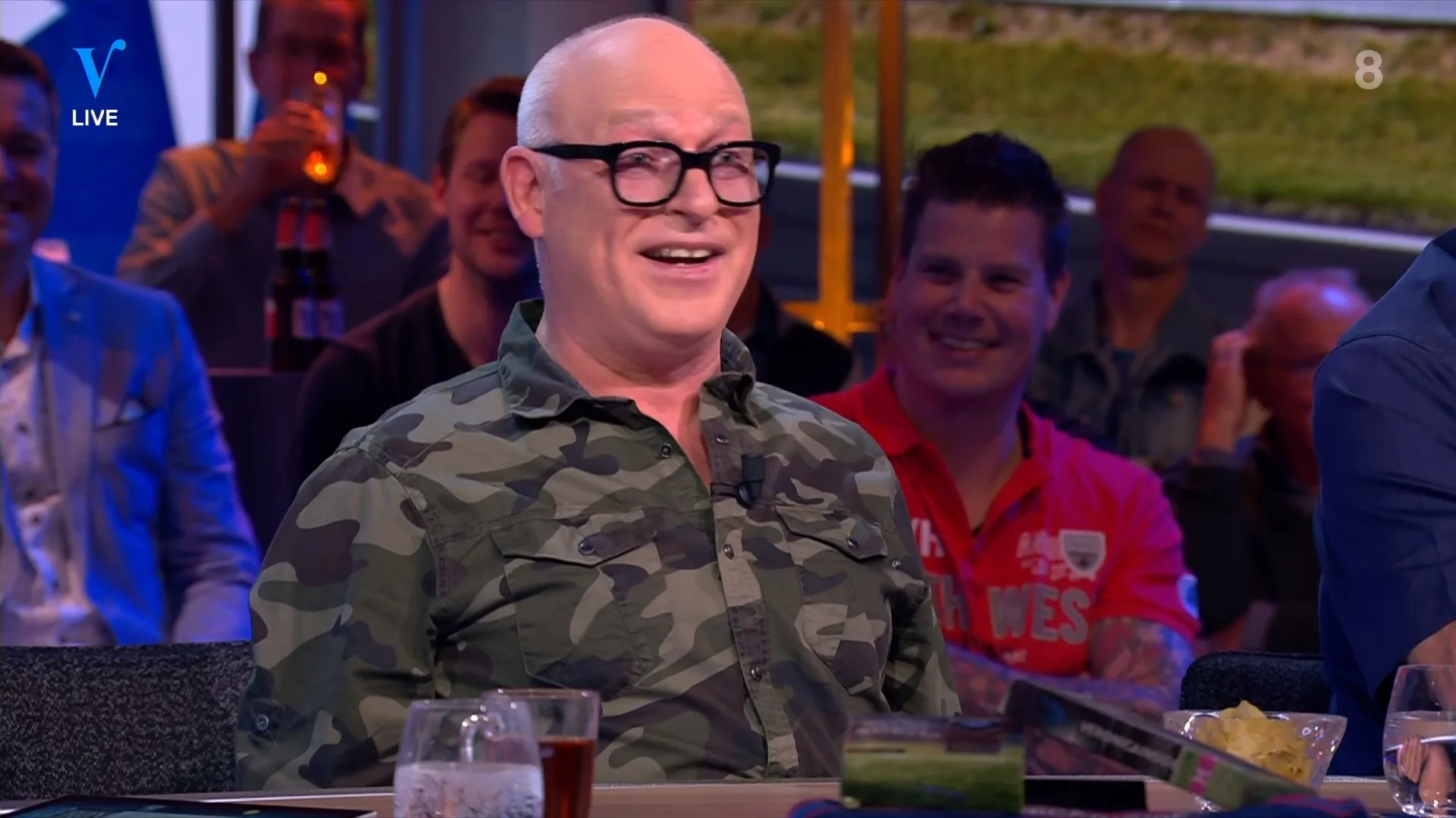 René ziet kleine Jan Lammers achter desk staan