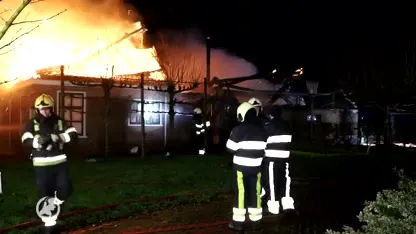Grote brand verwoest woonboerderij in het Friese Hurdegaryp