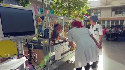 Arts gaat zelf couveuse in om te ervaren wat baby voelt