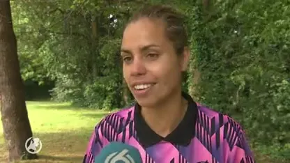 Rocky leidt parade van Oranjesupporters in Valenciennes