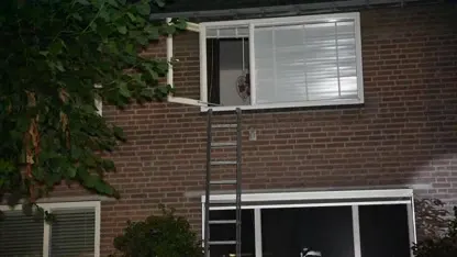 Bewoners door buren en politie gered uit brandende woning