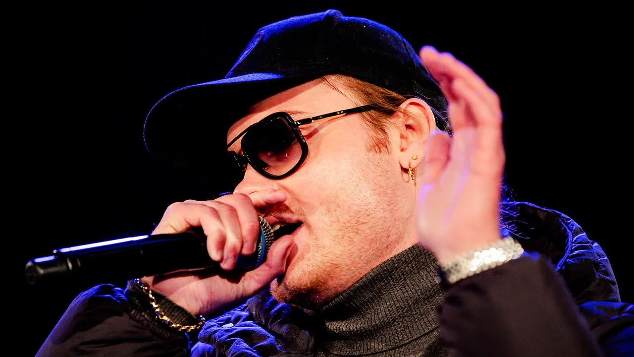 Rapper Donnie in de studio: 'Stem op Veronica Inside voor de Gouden RadioRing'