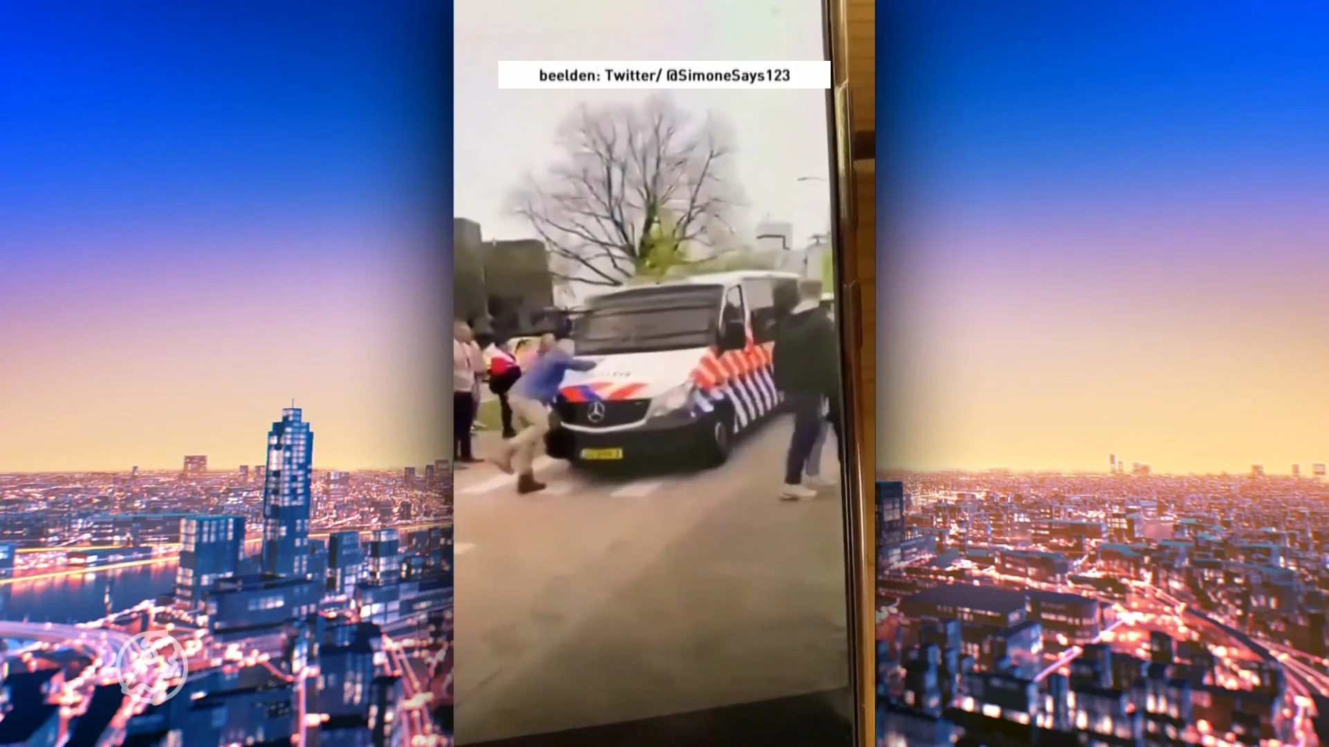 Politiebusje rijdt man aan bij coronaprotest in Barneveld