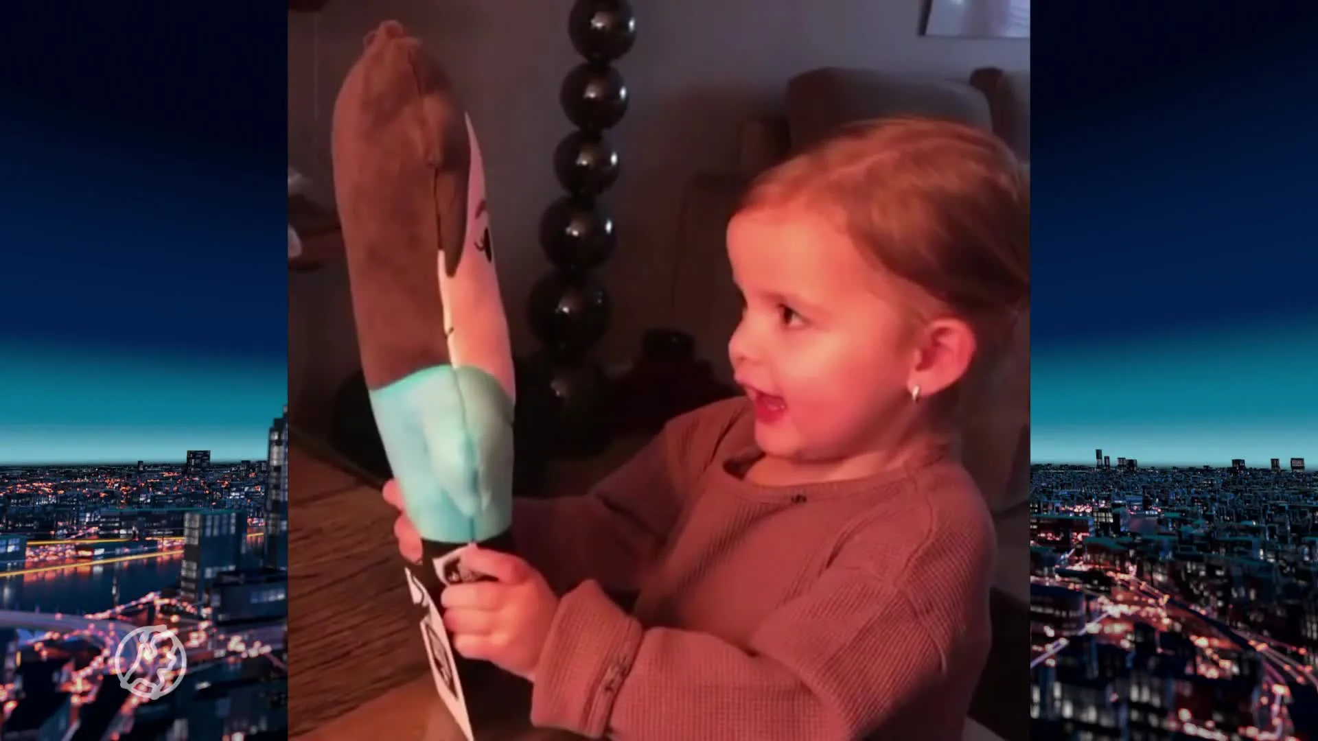 Liesbeth en Caressa maken knuffels van mensen die gemist word...