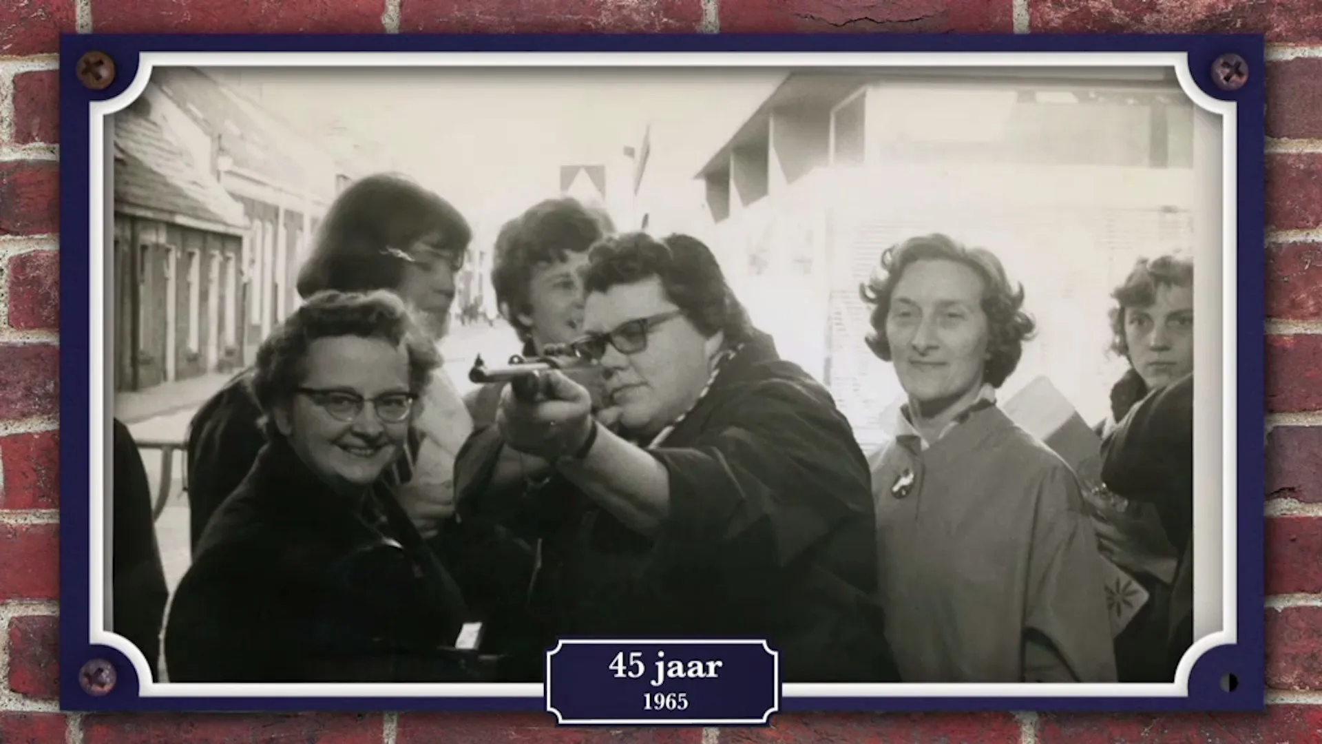 100 jarige "Luchtbuks Ria" schiet nog steeds in de roos