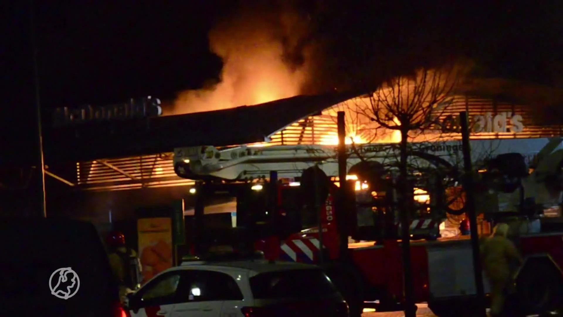 Grote brand in McDonald's in Stadskanaal: 'Pand lijkt niet me...
