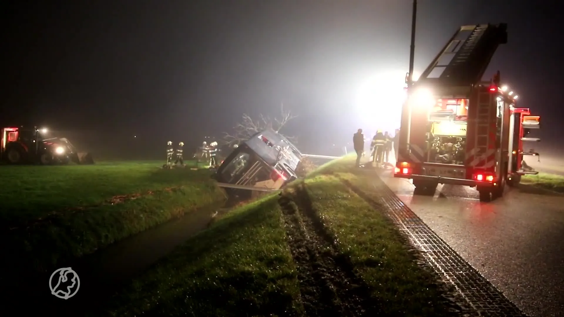 Buschauffeur overleden en twee passagiers gewond bij eenzijdi...