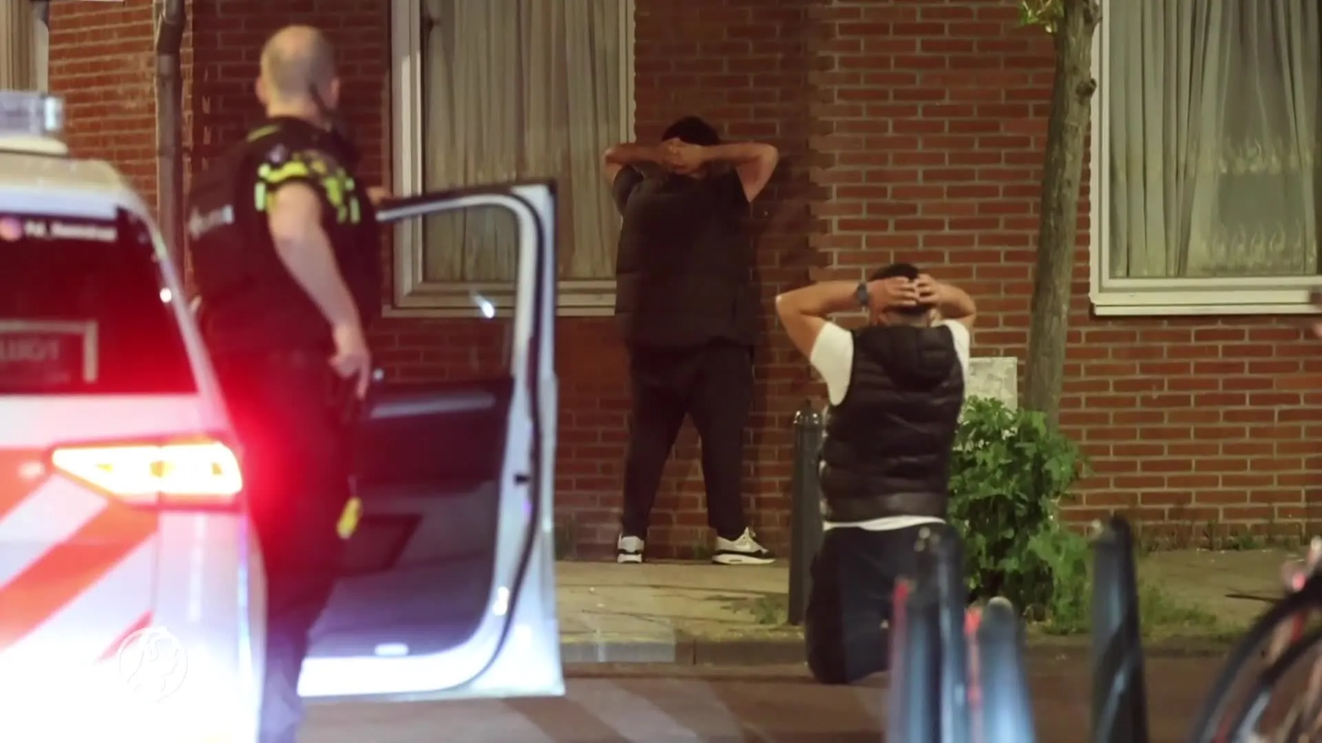 Haagse agenten houden mannen onder schot na melding van schie...