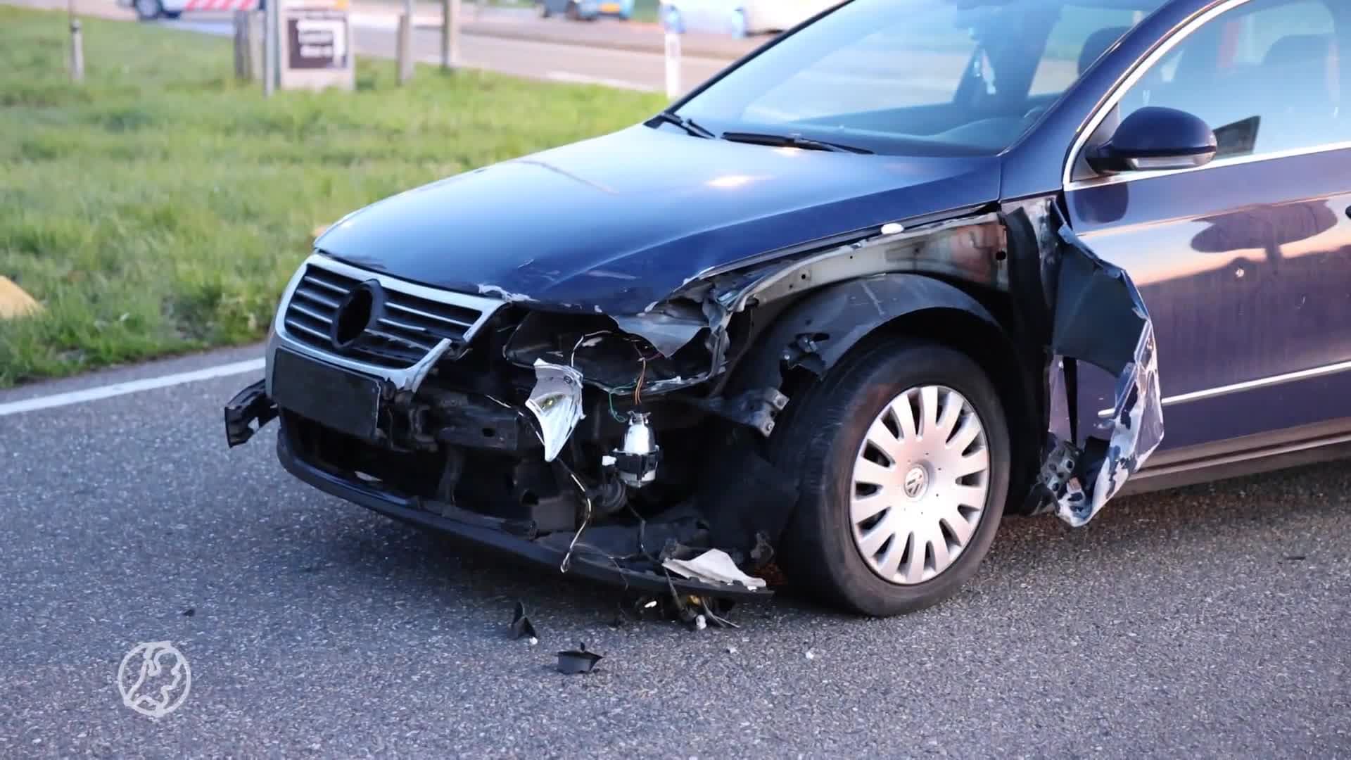 Motorrijder belandt in sloot en raakt gewond na botsing met a...