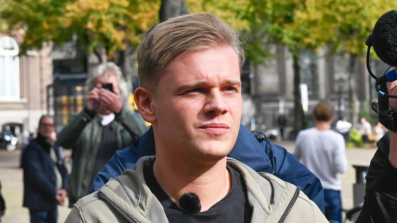 Dennis Schouten pislink: 'Heb de hele nacht bij het tankstati...