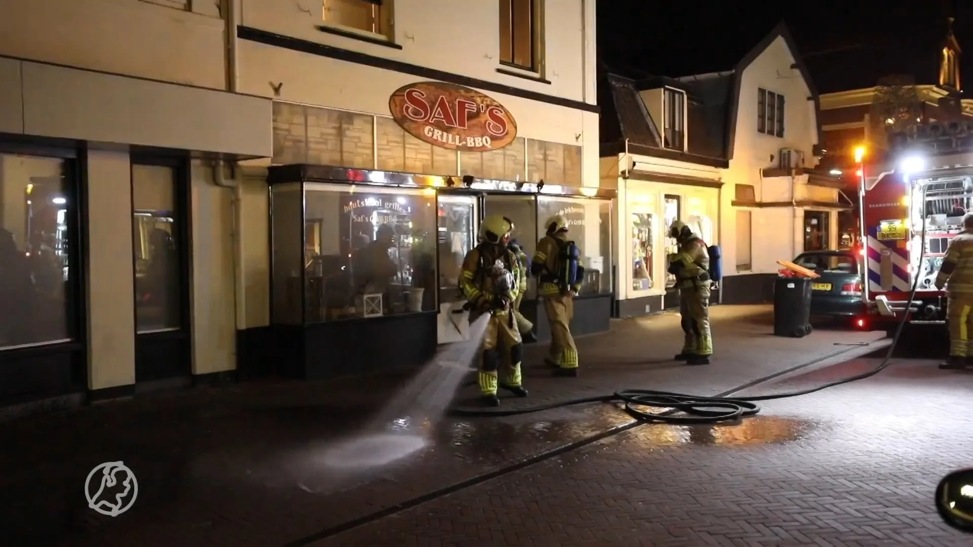 Rookmelders redden vijf bewoners en twee katten in Baarn