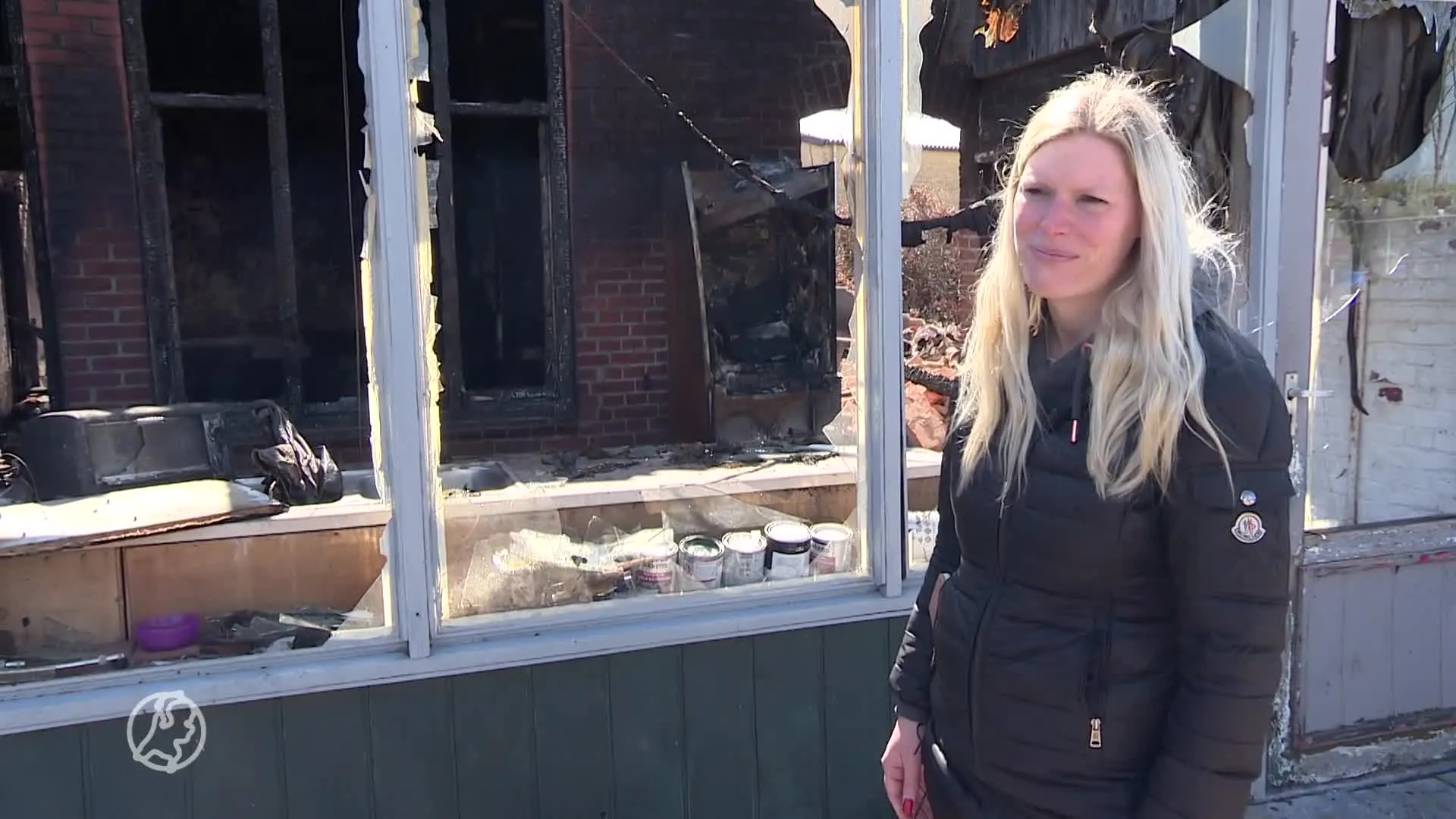 Angela's gezin op straat nadat haar huis volledig afbrandde