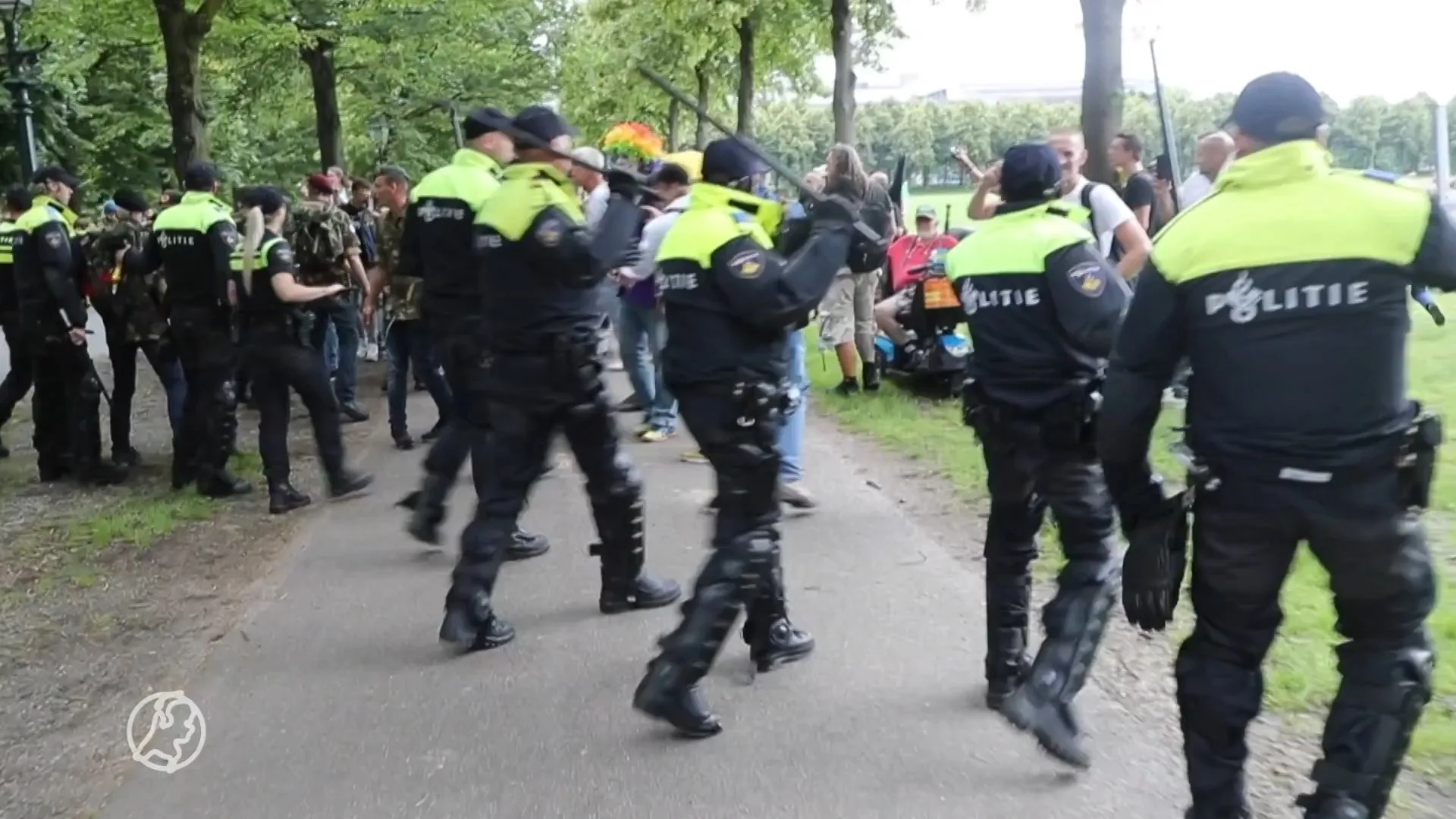 Politie verwijdert demonstranten uit binnenstad Den Haag