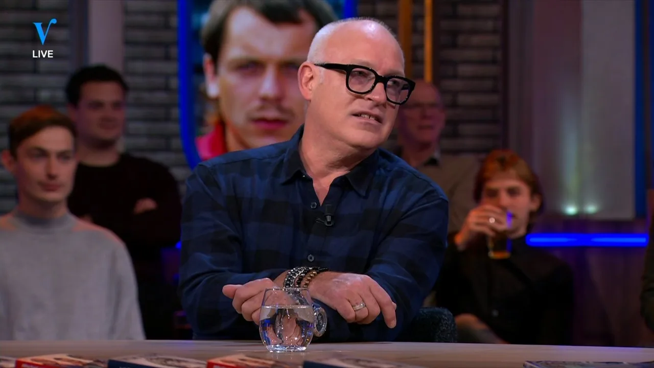 René sneert naar voetbalanalist: 'Wat een griezel vind ik dat...