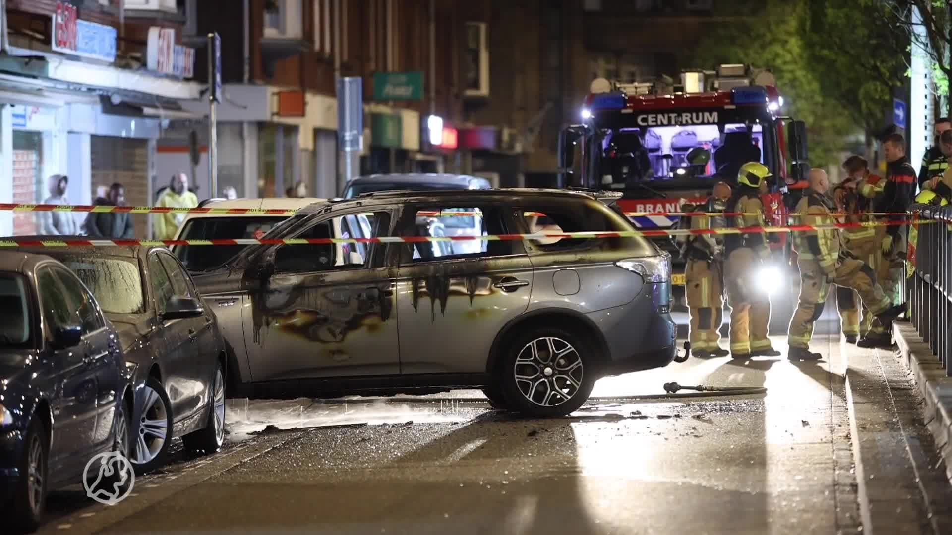 Auto vat vlam bij ramkraak bij juwelier in Den Haag