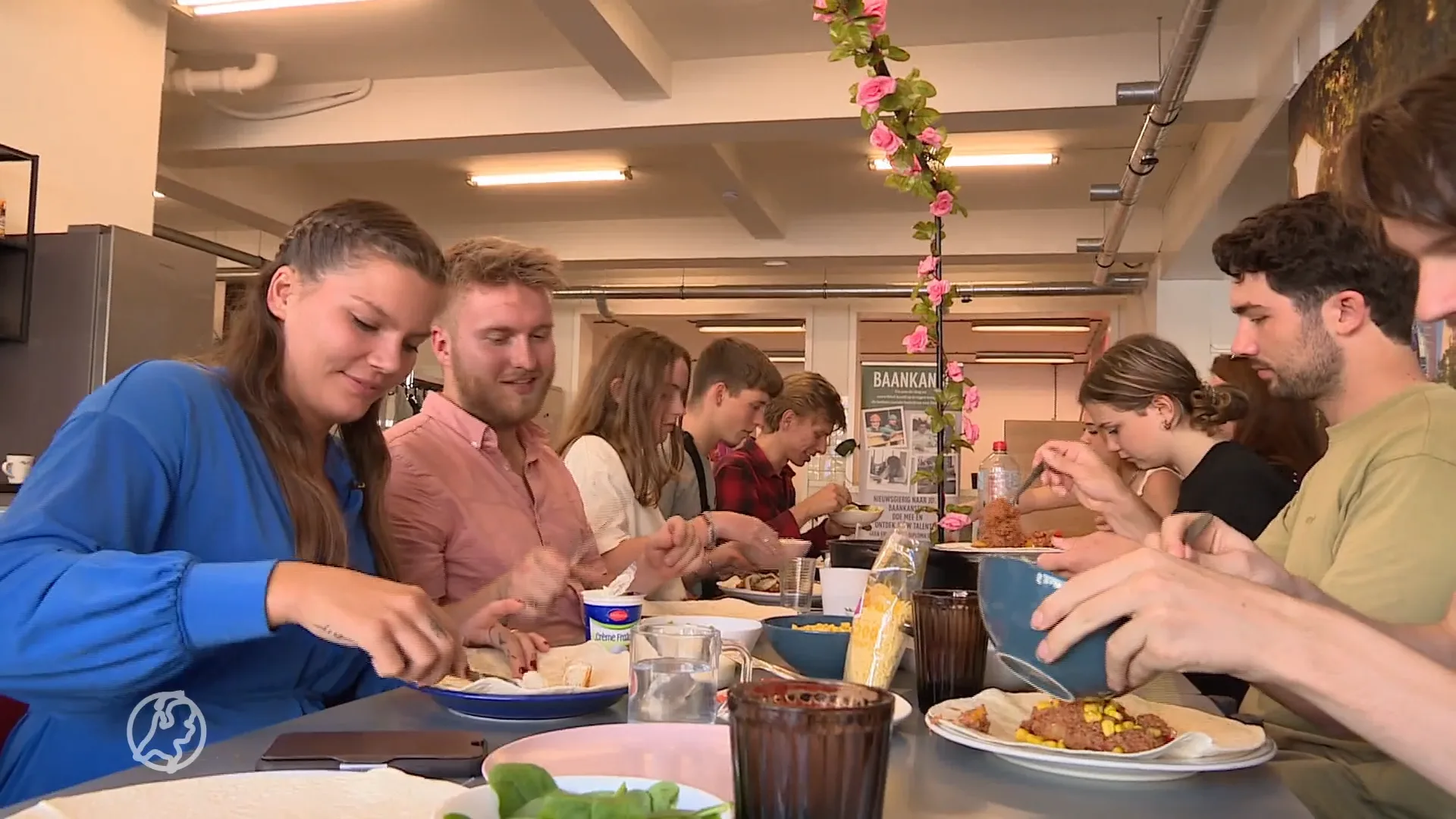 Noa (22) zat zelf in de jeugdzorg, nu helpt ze anderen met haar steunpunt