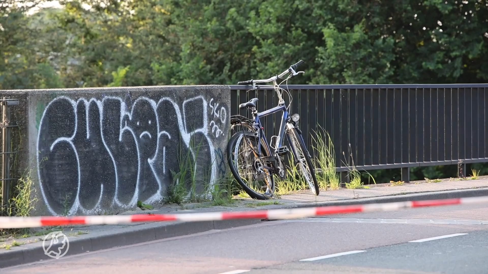 Politie op zoek naar doorrijder ongeluk Rotterdam, fietser (63) zwaargewond