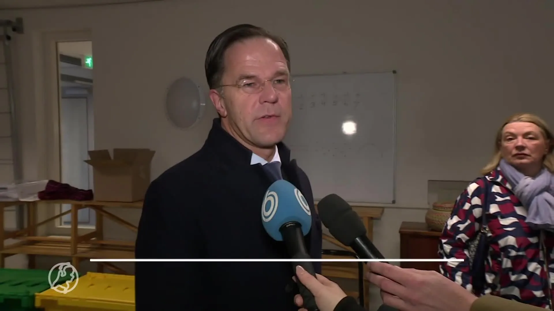 Mark Rutte brengt stem uit in oude basisschool