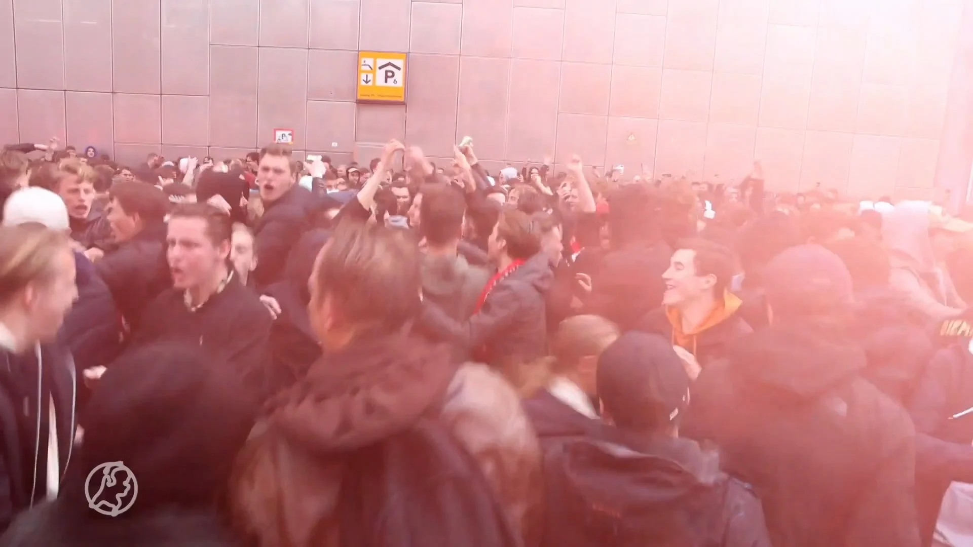 Onbegrip om hossende supporters bij Ajax-huldiging
