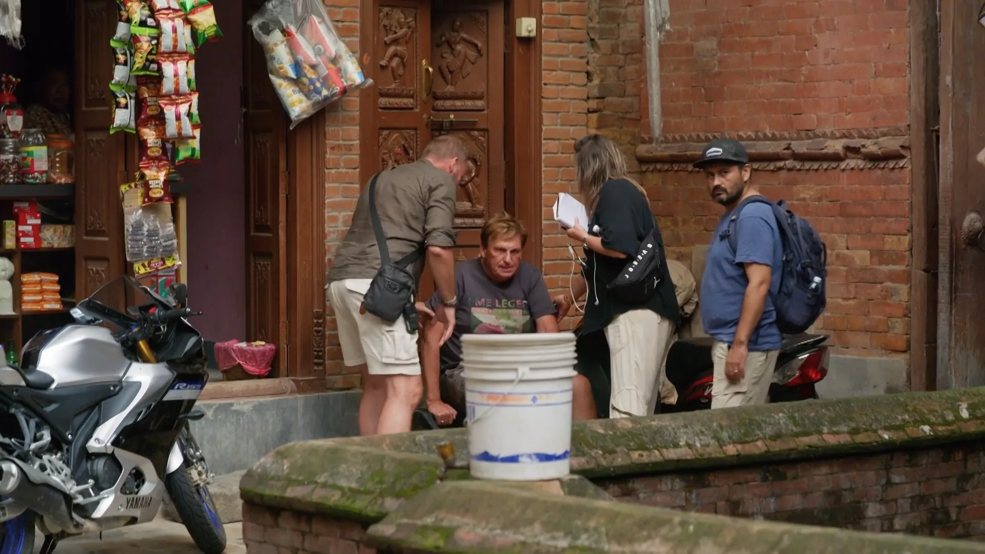 Henny Huisman gaat BIJNA OUT