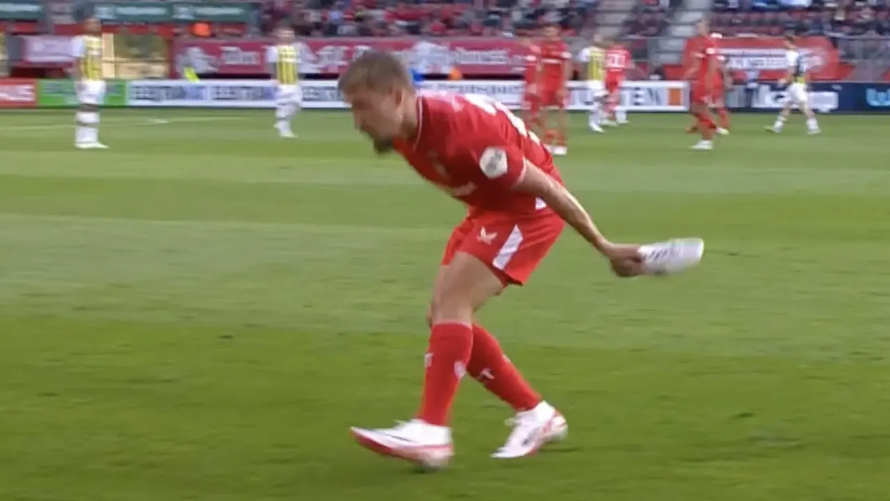 GEEL: Sadilek gaat op de bon na weggooien van schoen van tegenstander