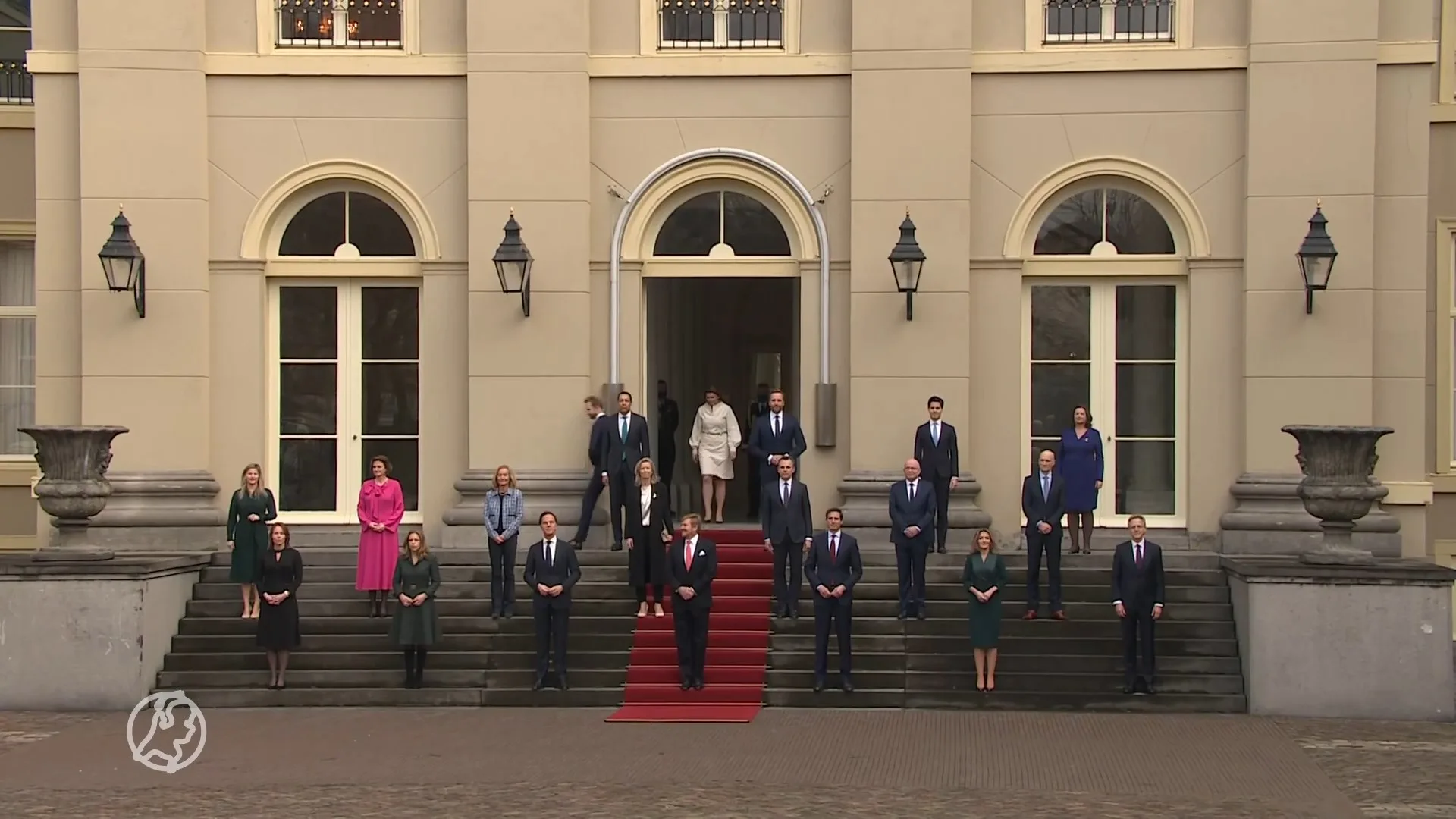 Bordesscène kabinet-Rutte IV op anderhalve meter afstand