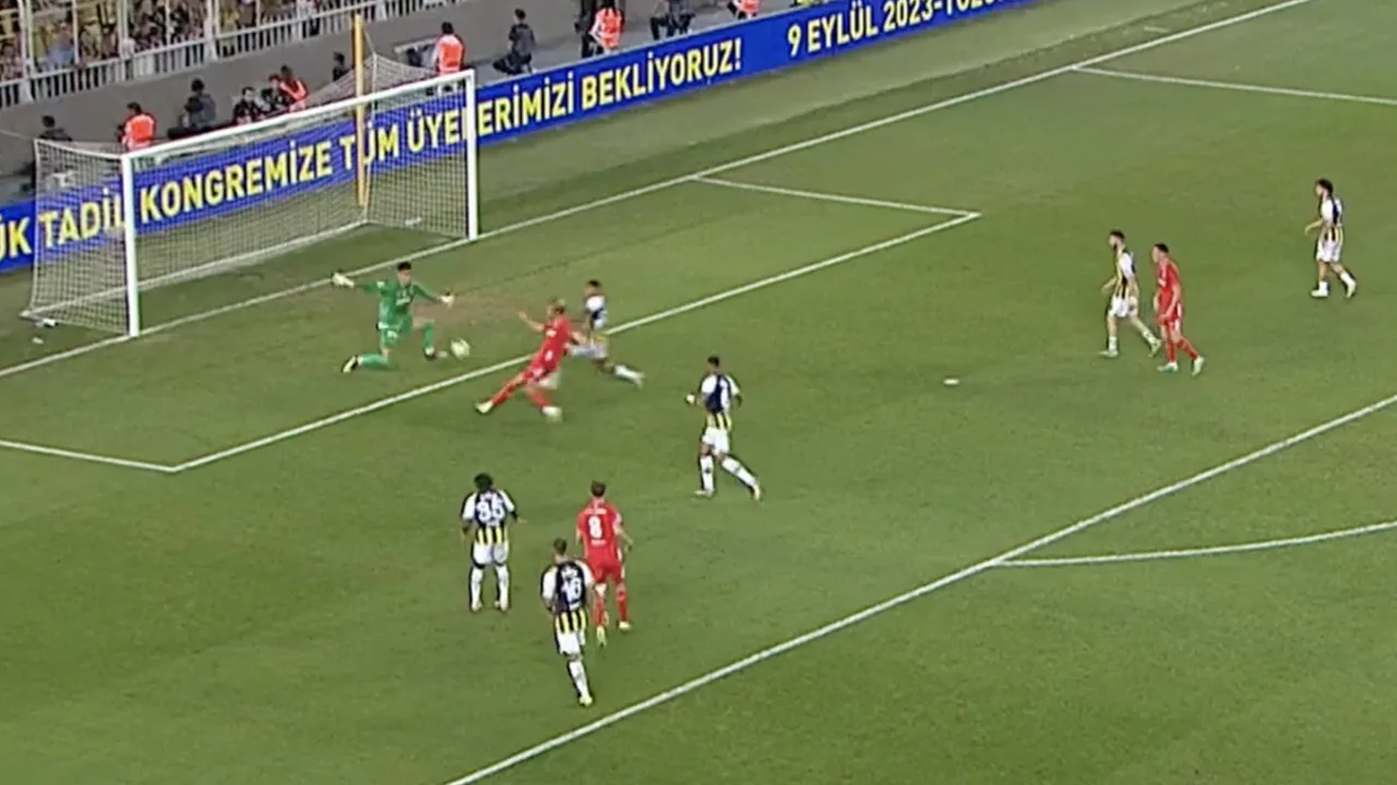 KANS: FC Twente vlak na doelpunt Ugalde dicht bij tweede doelpunt