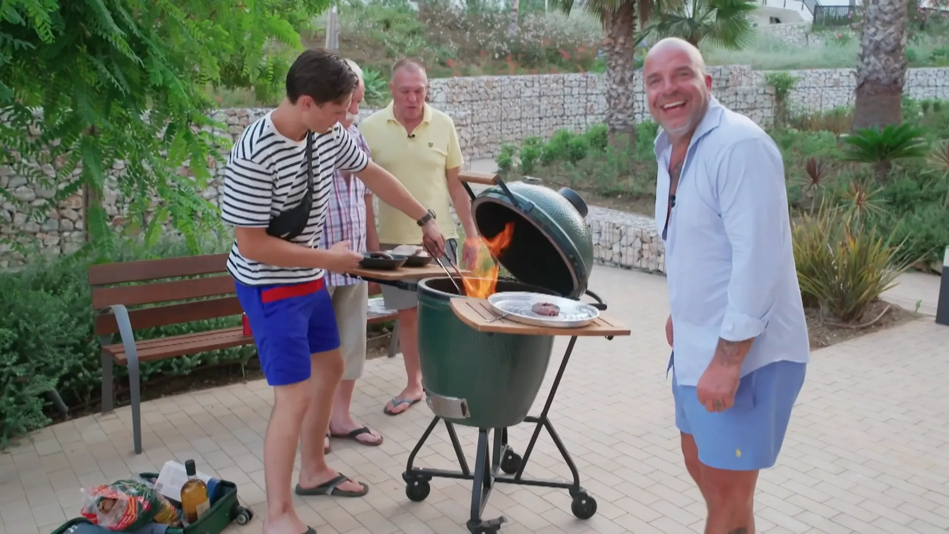 Familie van der Meijde gaat BBQen en dat gaat HELEMAAL fout!