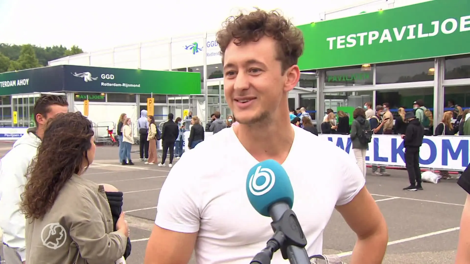 Lange rijen bij Testen voor toegang in grote steden: 'De jeug...