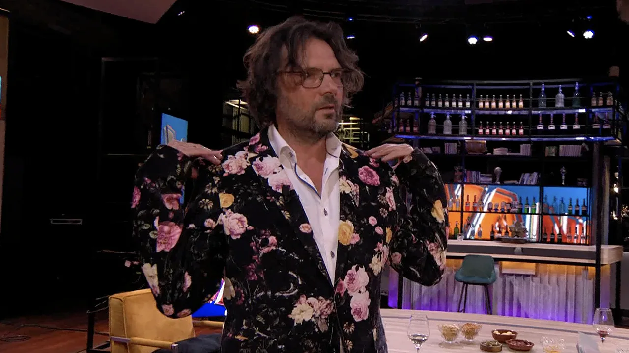 In de Wandelgangen: Job Knoester past jasje van René