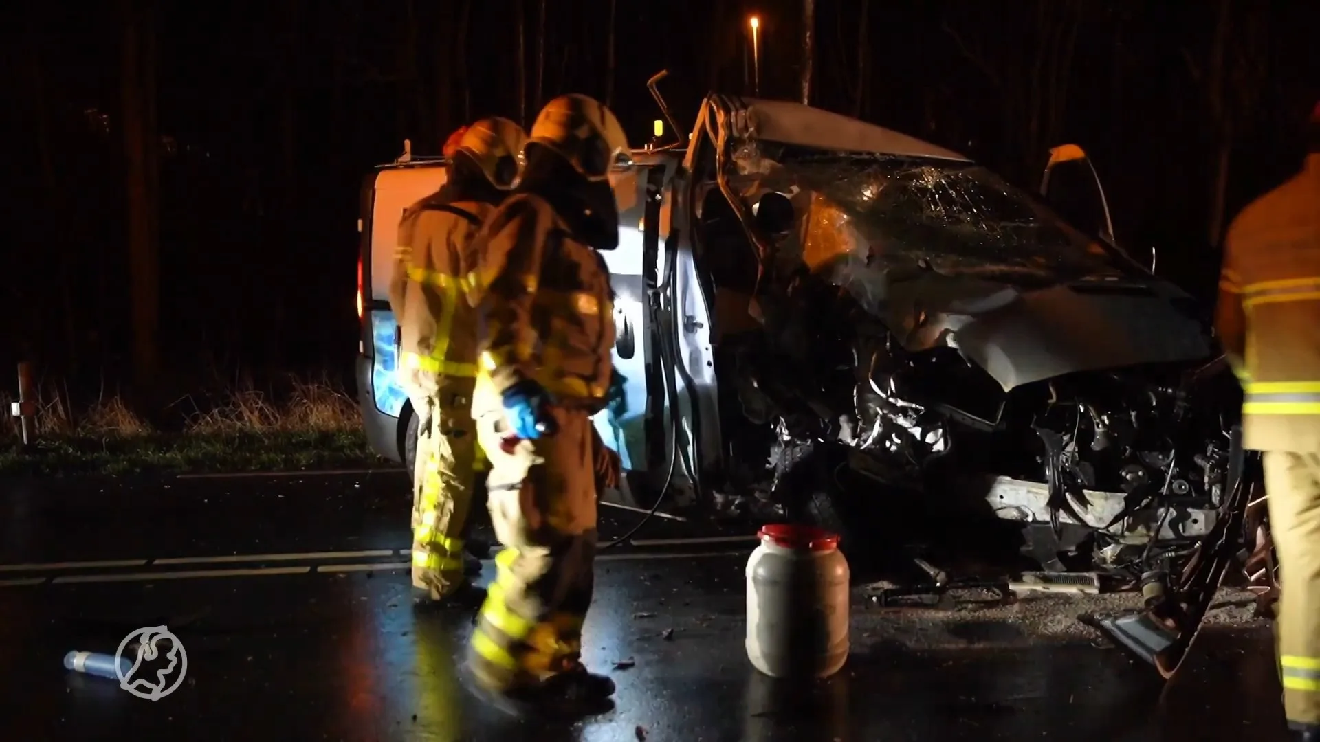 Automobiliste stapt uit om te helpen bij eenzijdig ongeval, wordt zelf aangereden