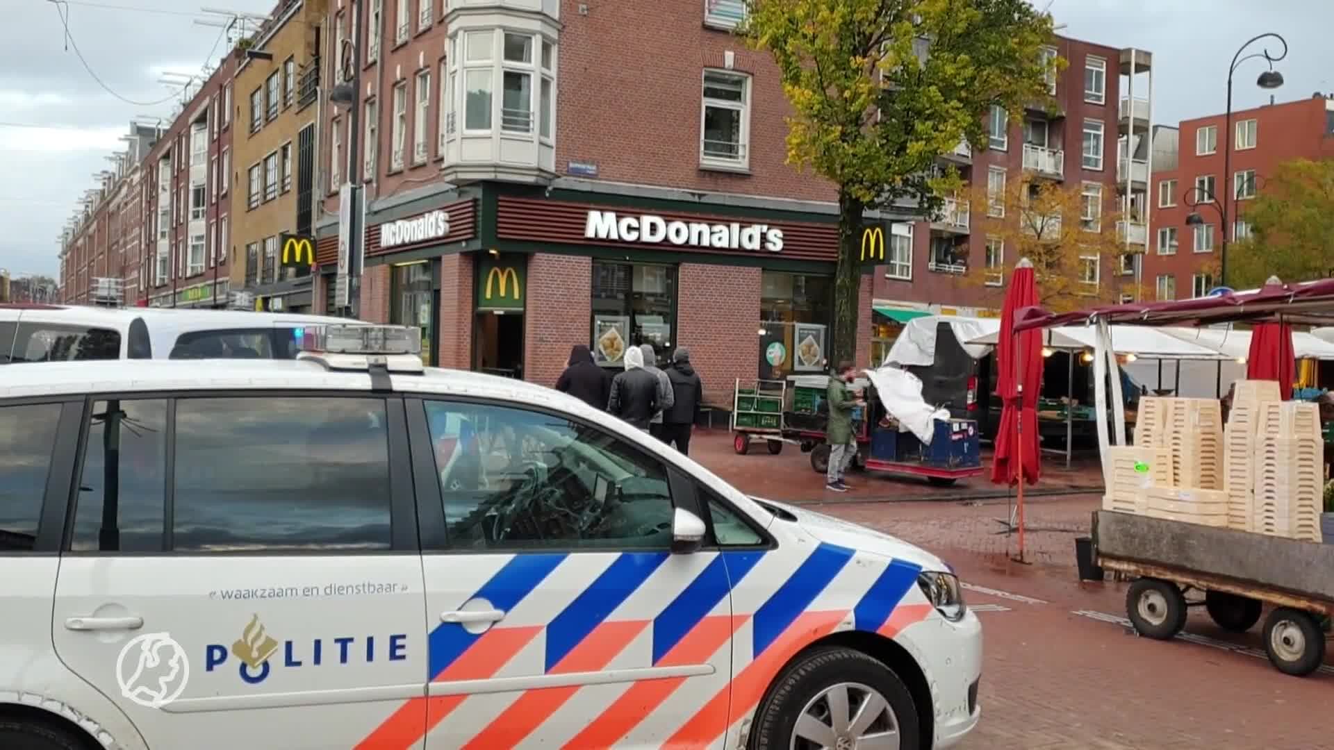 Heldhaftige omstanders overmeesteren overvaller (17) met mes in Amsterdam