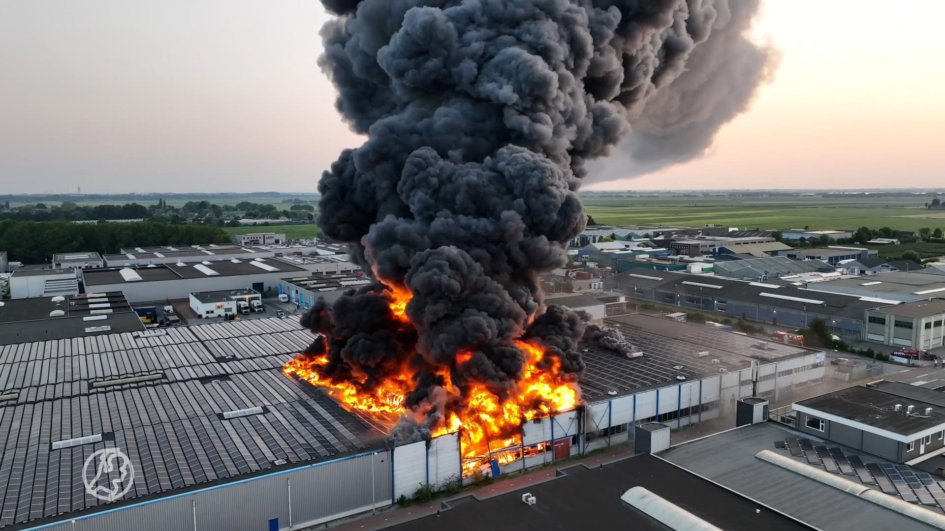 Brandweer nog steeds aan het blussen in Ter Aar