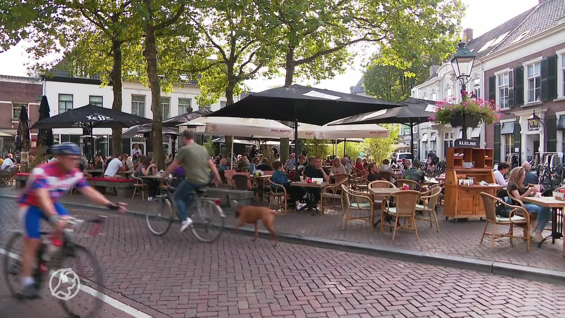 De Jonge wijst landelijk gebruik corona-polsbandjes niet van de hand