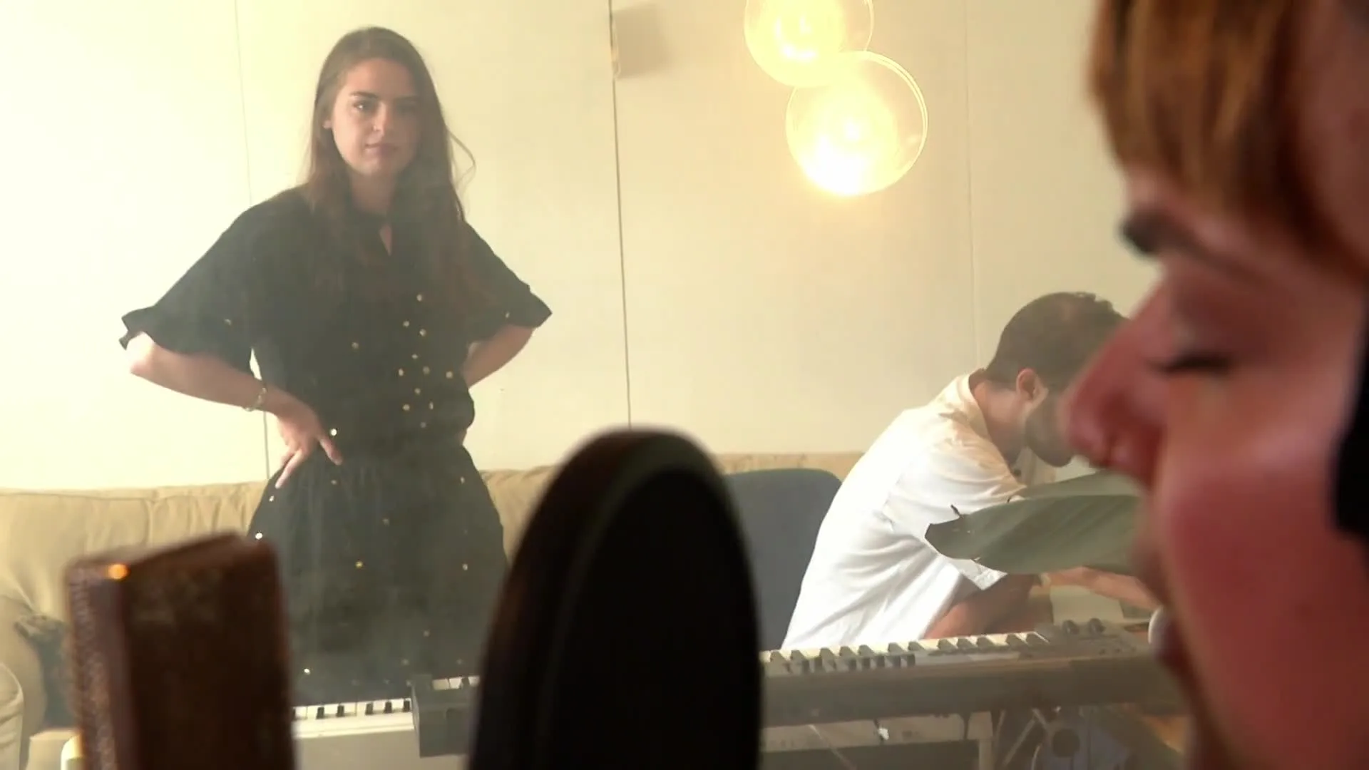 Romée verliest haar vriend Rowan aan melanoom en schrijft lied