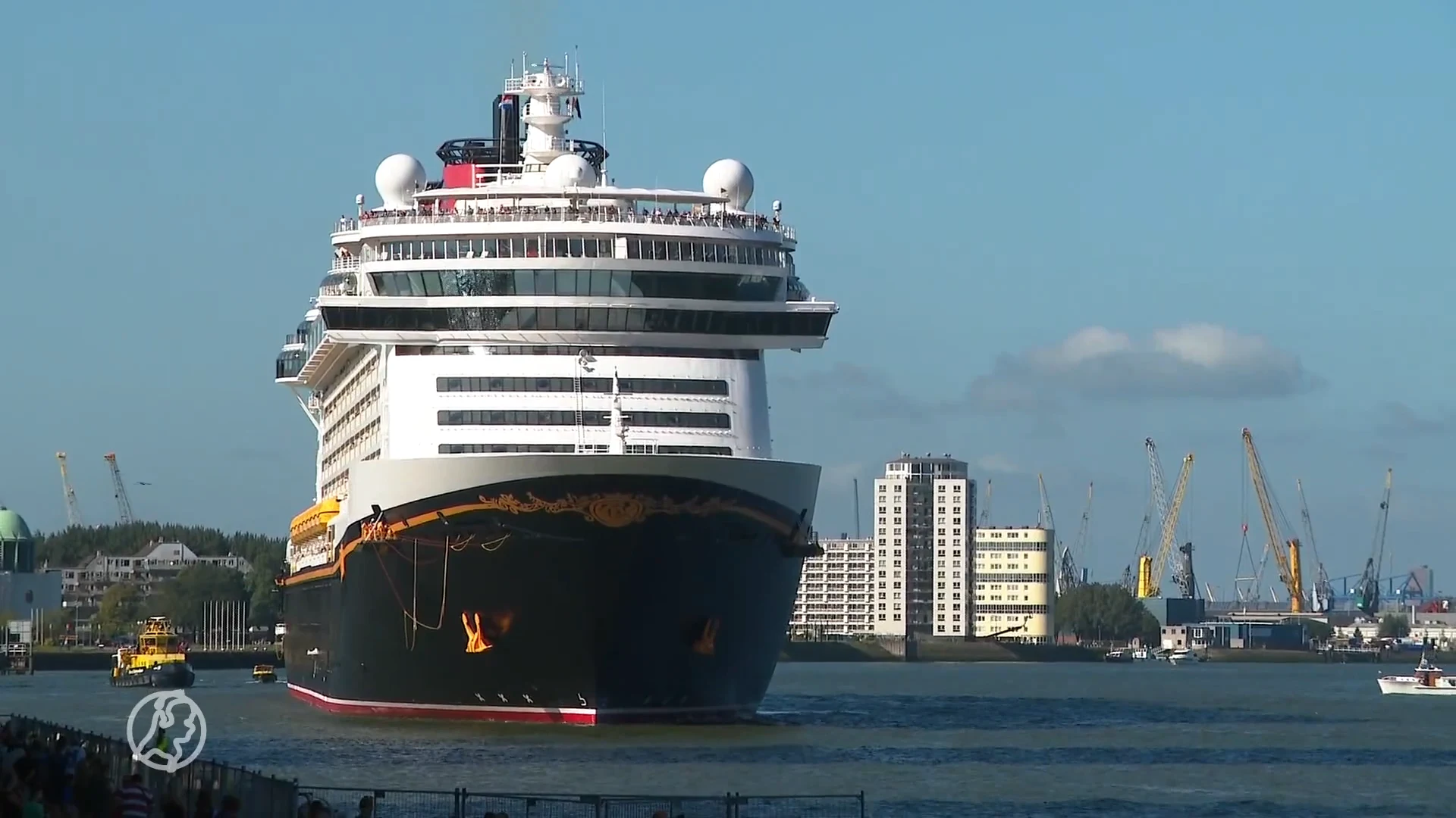 Disney boot Rotterdamse haven.