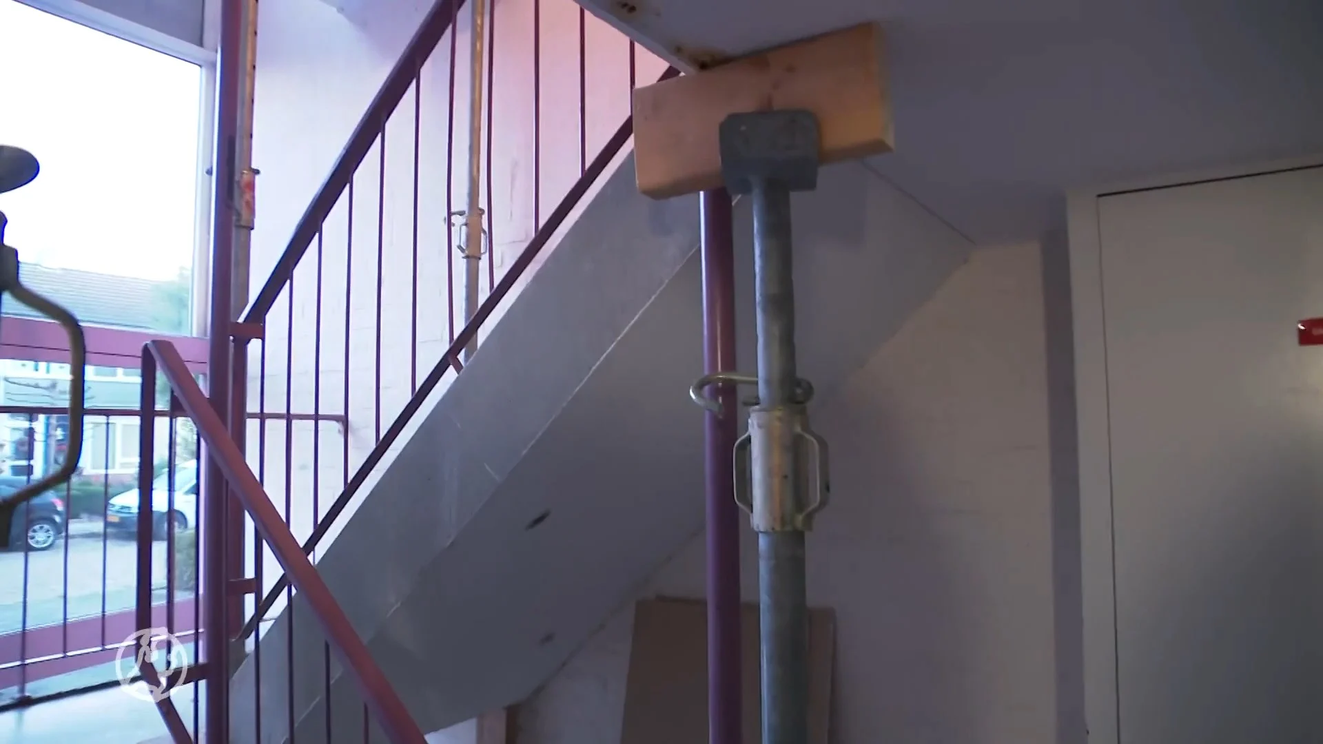 Soap horrorflat Maarssen duurt voort: betonnen trap ingestort