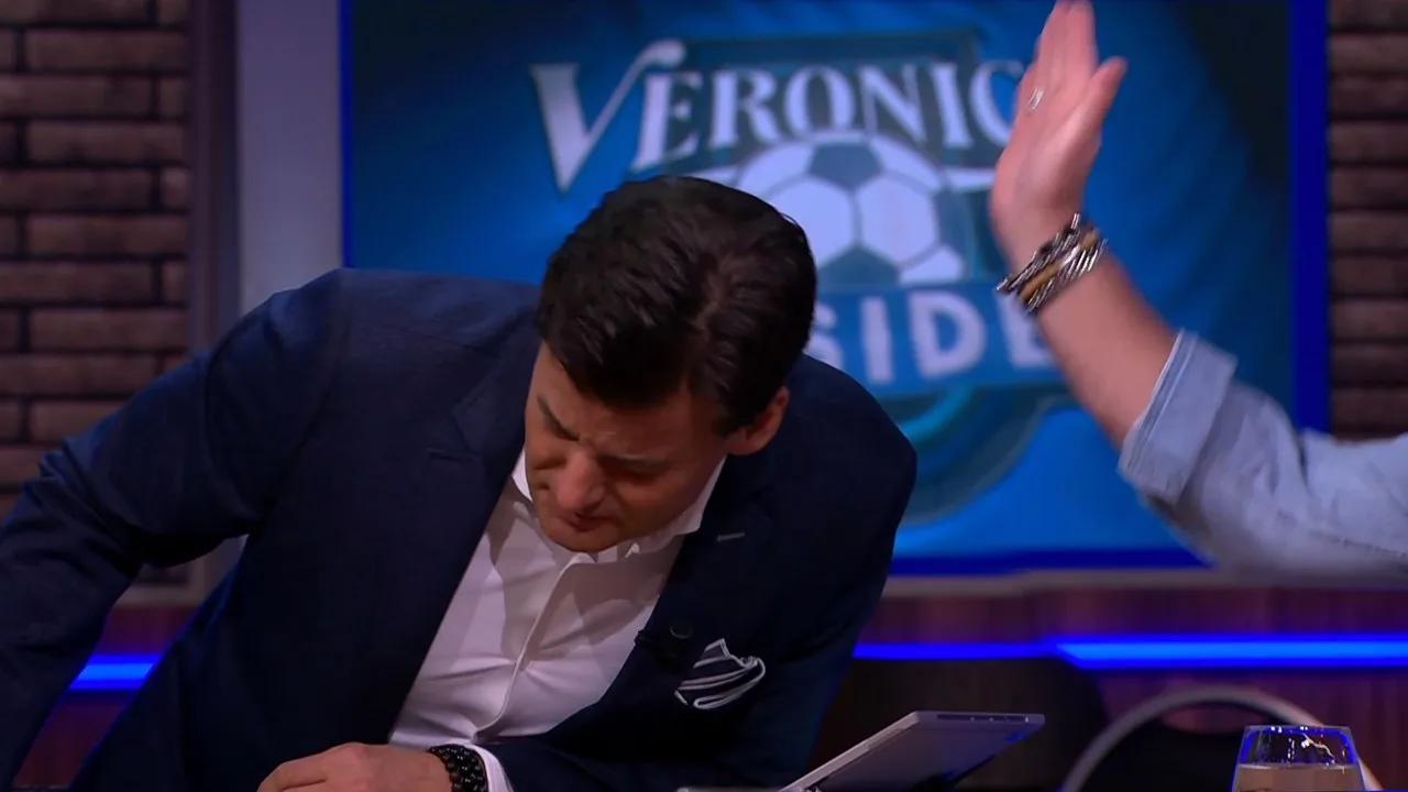 Wilfred krijgt klap van René: 'Is dit rood?'