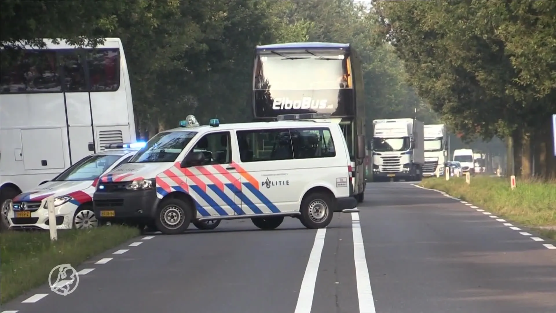 Man overlijdt na frontale botsing met vrachtauto op N35
