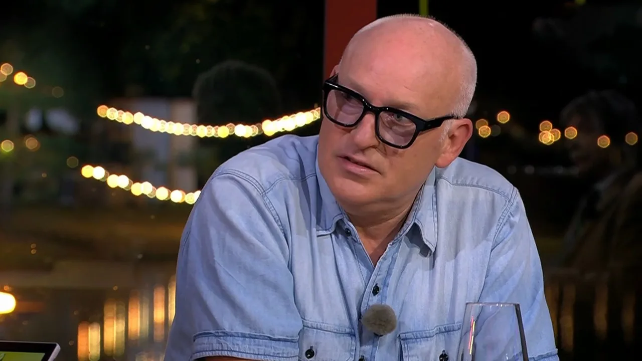 Johan en René snappen niets van vertrek Messi: 'Je kan het toch gratis doen?'