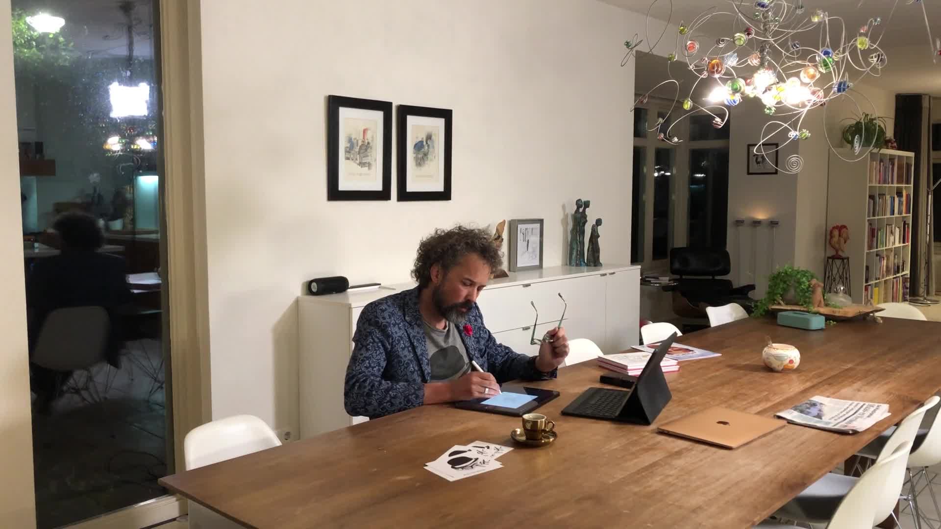 Arts met dubbele pet tekent persconferentie op