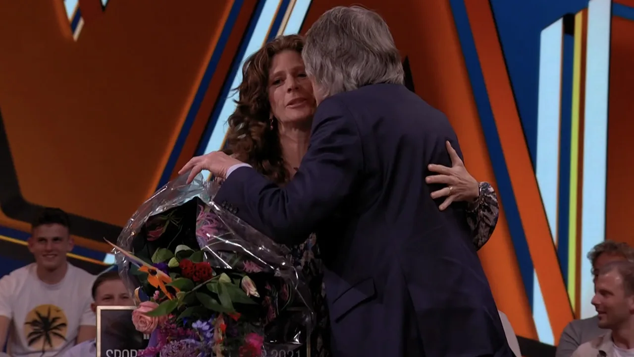 Barbara Barend verrast Johan: biografie ‘Derksen’ verkozen tot Sportboek van het Jaar