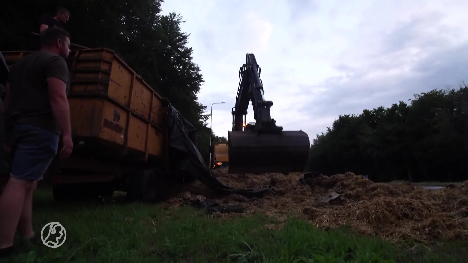Boeren willen opgepakte boer helpen, ruimen gedumpt afval op