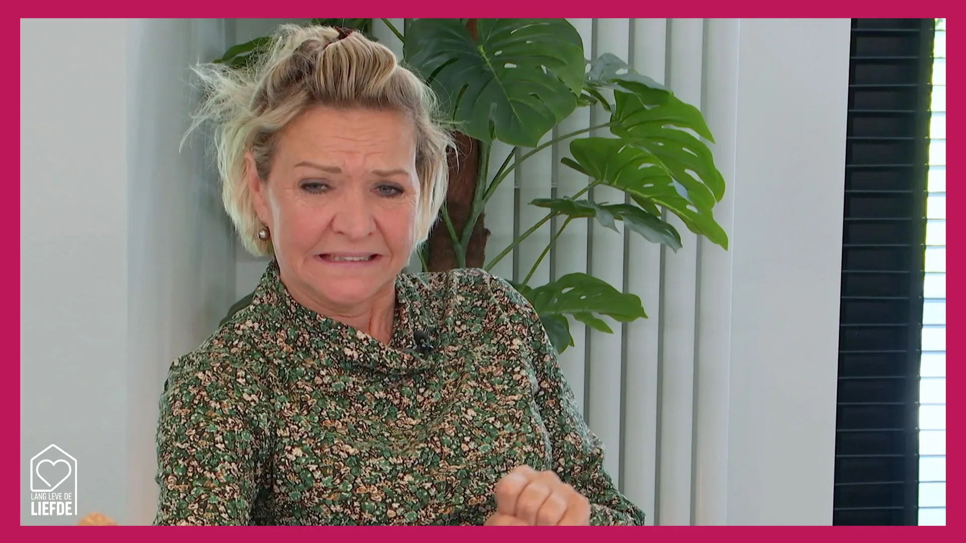 Willem probeert indruk te maken met sabreren