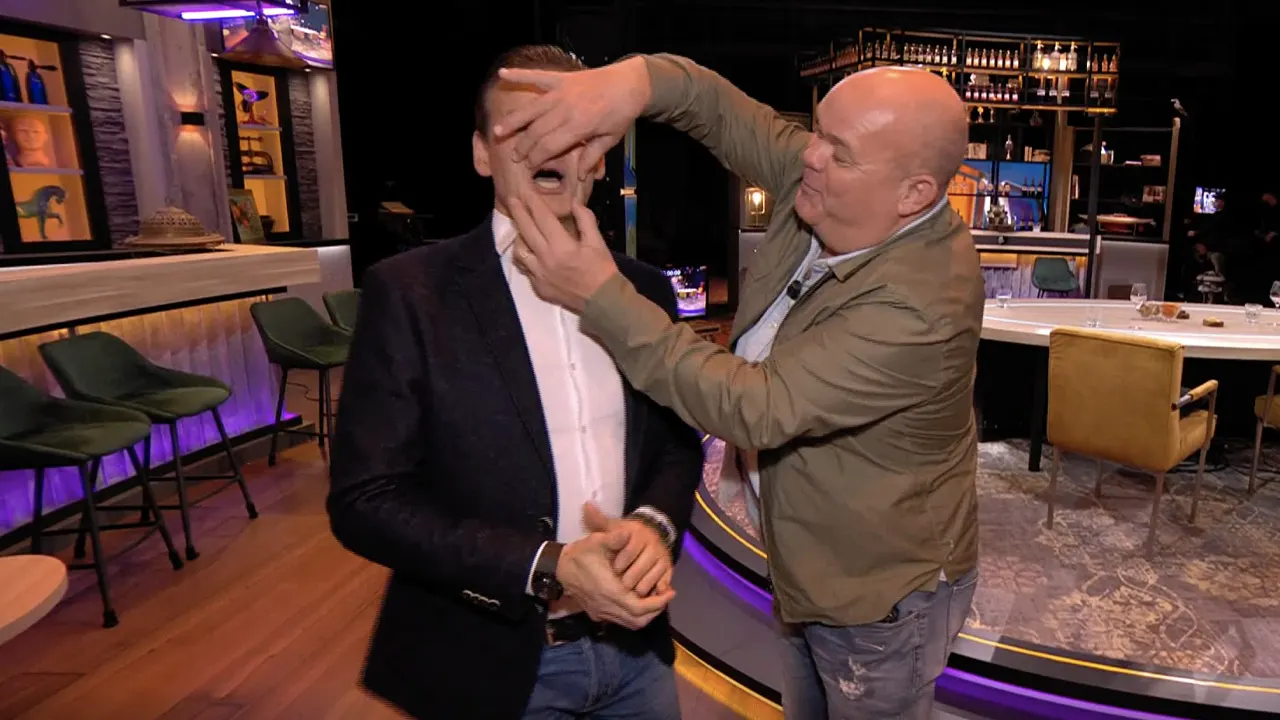 In de Wandelgangen: Wilfred krijgt zangles van Paul de Leeuw