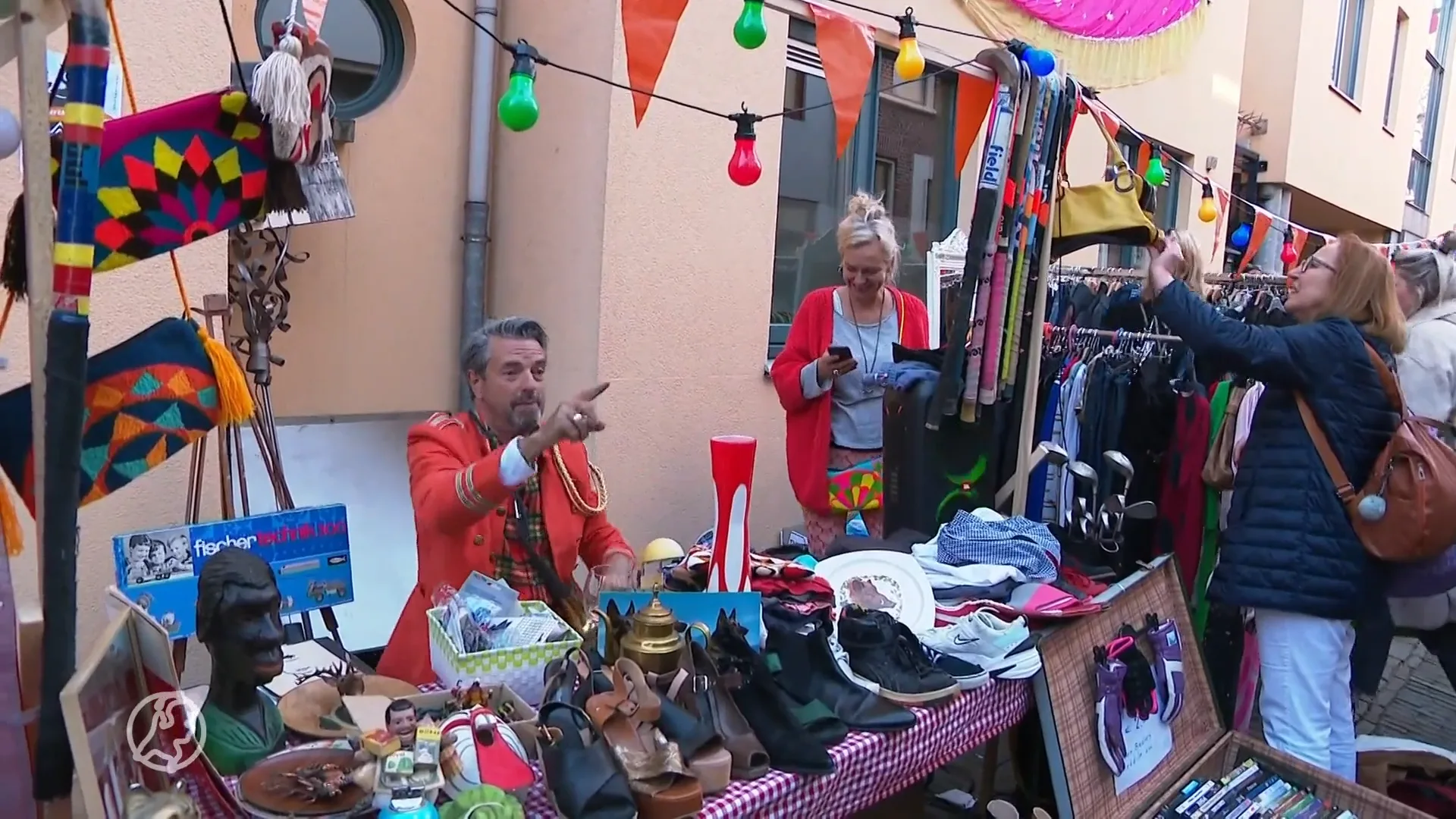 Traditionele Koningsdag-jaarmarkt in Utrecht is van start gegaan