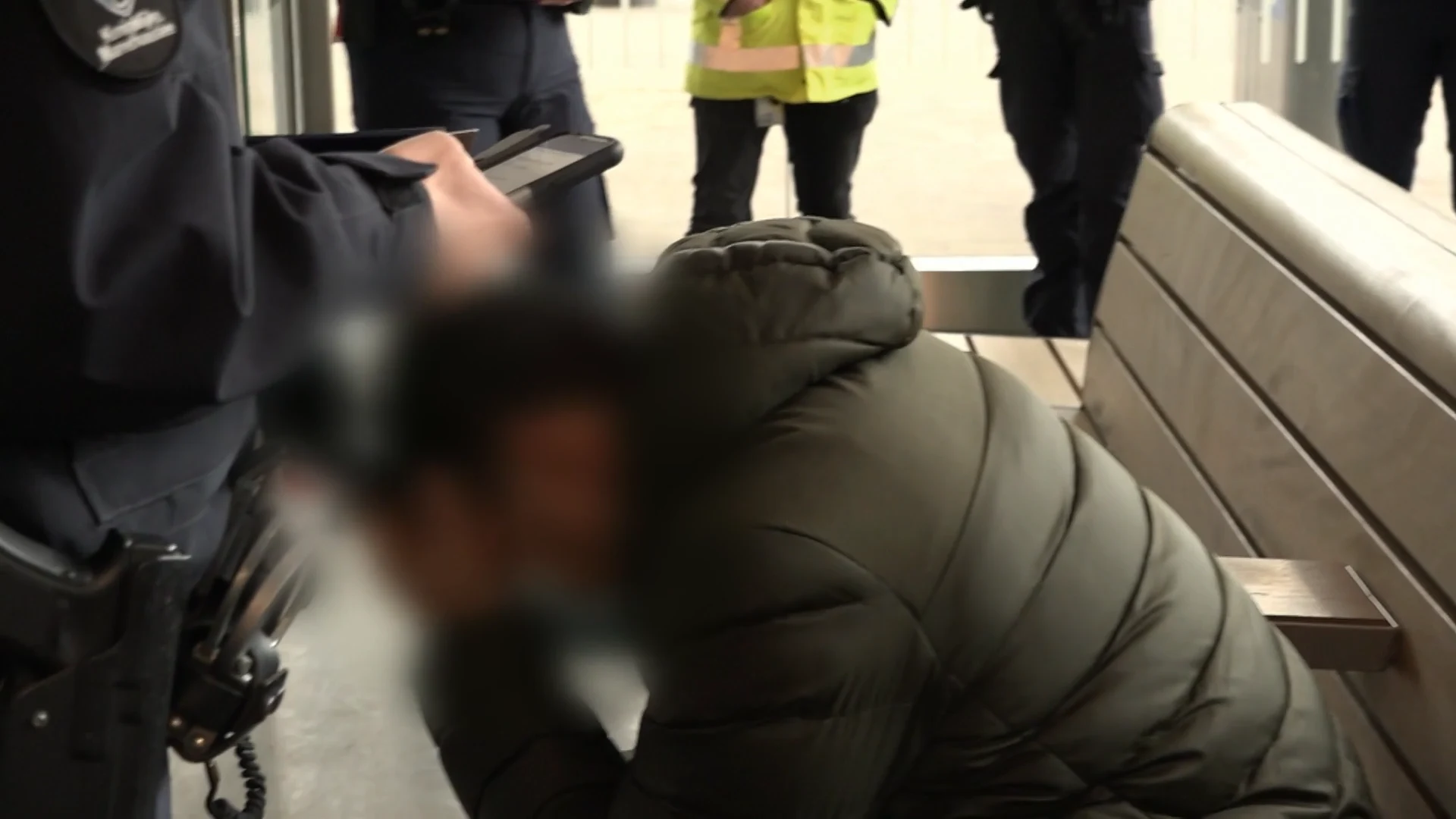 MAN neemt een GROOT risico en KRIJGT 300 dagen CELSTRAF