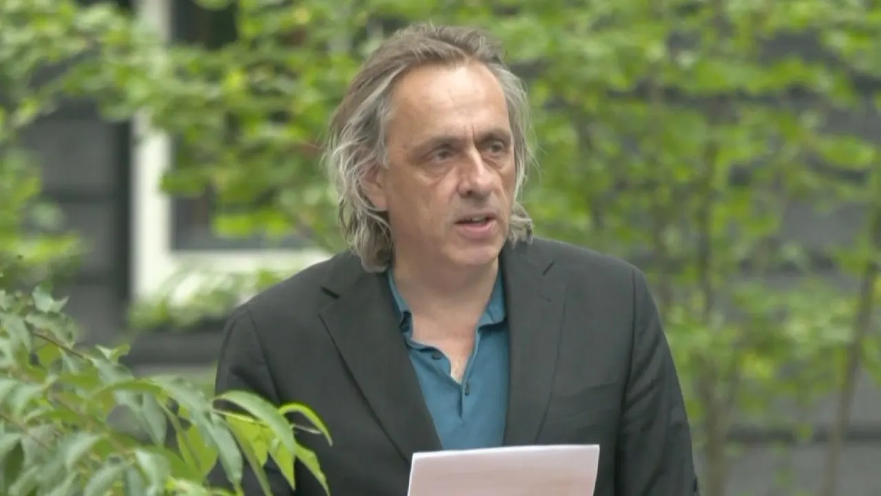 Marcel van Roosmalen: 'FC Twente is het ongewenste tweelingzusje van Engeland'